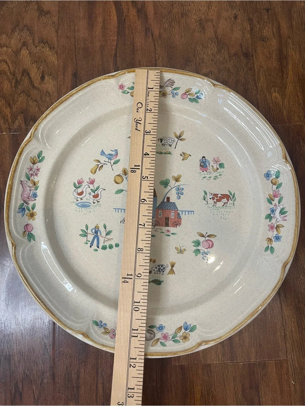 International Heartland 12 In Round Chop Plate Farmhouse Folk Art Vintage